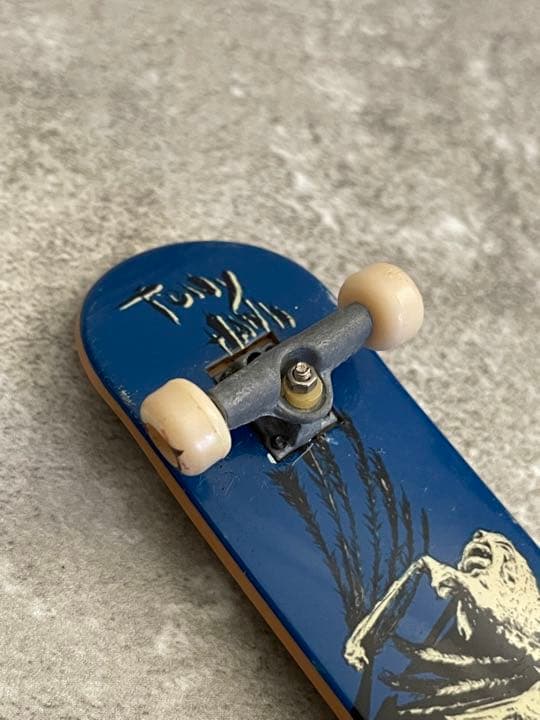 Tony Hawkのサイン入り指スケボー フィンガーボード