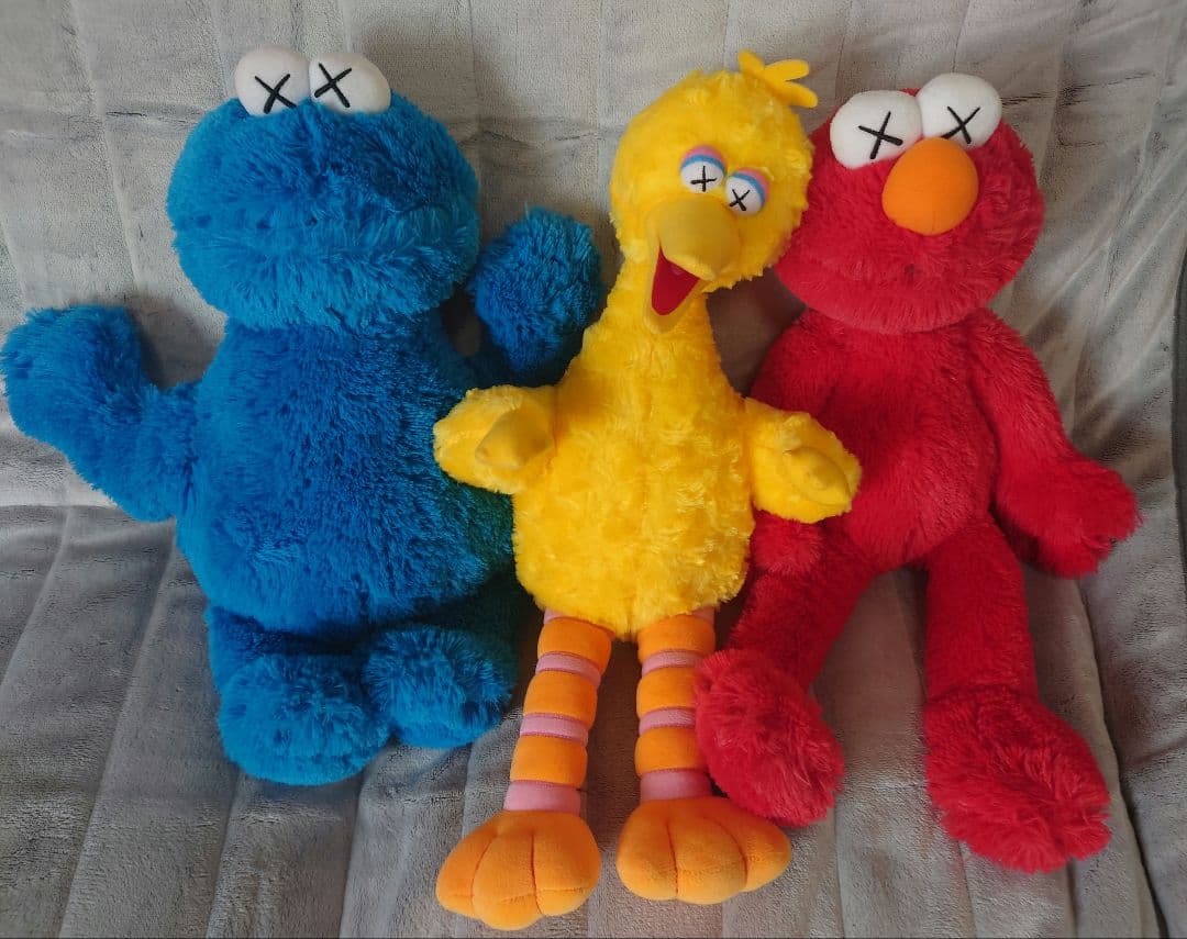 ユニクロ　カウズセサミストリートぬいぐるみ