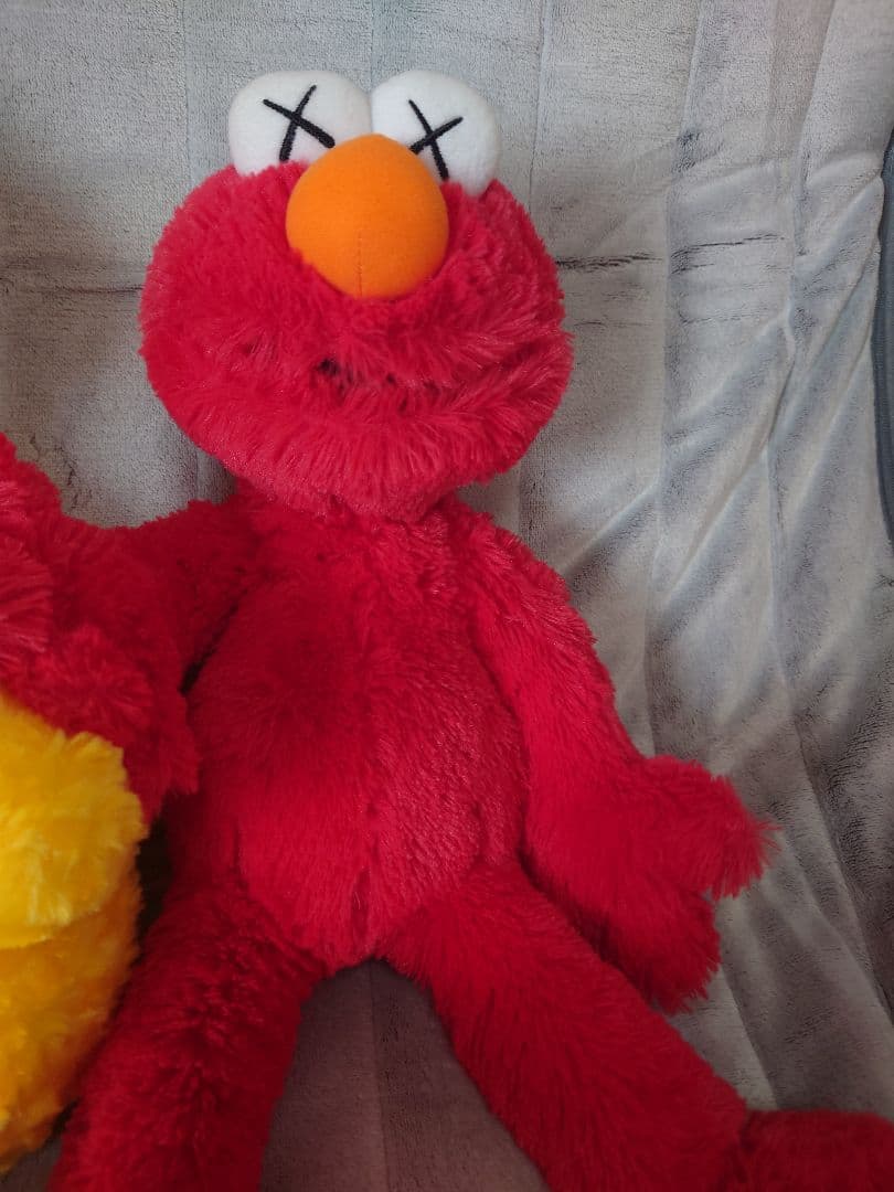 ユニクロ　カウズセサミストリートぬいぐるみ