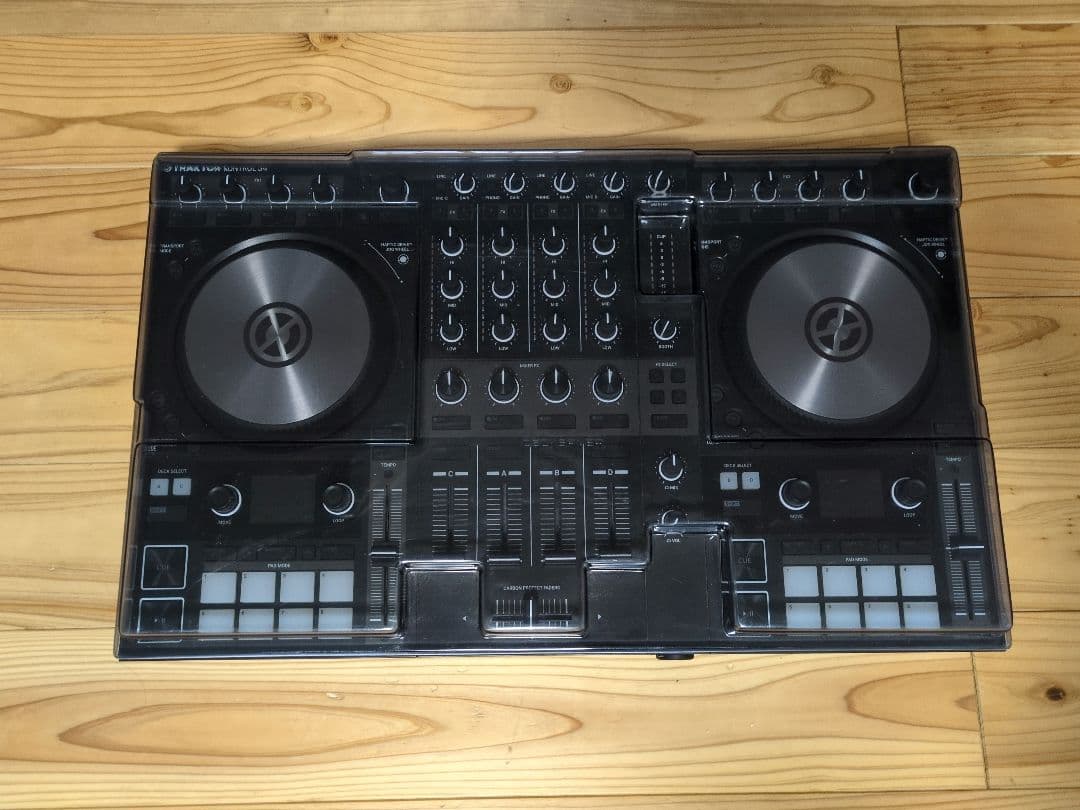Traktor Kontrol S4 Mk3 Decksaver付き