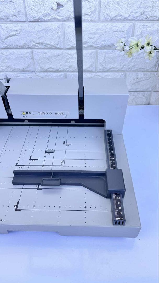 裁断機 / ペーパーカッター