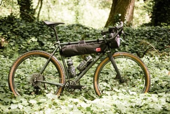 SWIFT INDUSTRIES ホールドファスト ハーフフレームバッグ M 茶