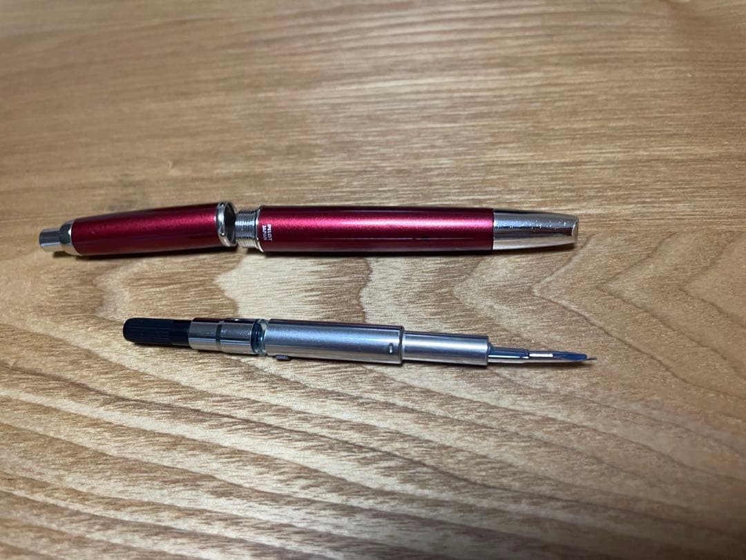 パイロット 万年筆 キャップレス デシモ　レッド