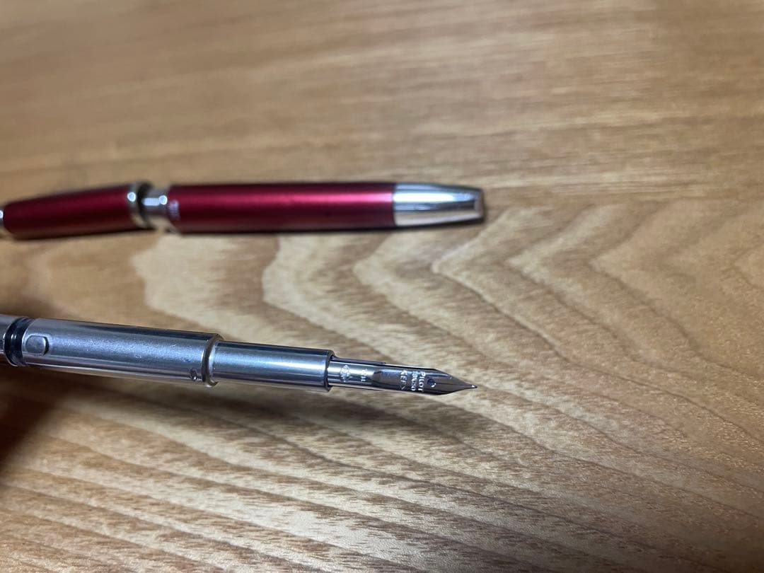 パイロット 万年筆 キャップレス デシモ　レッド