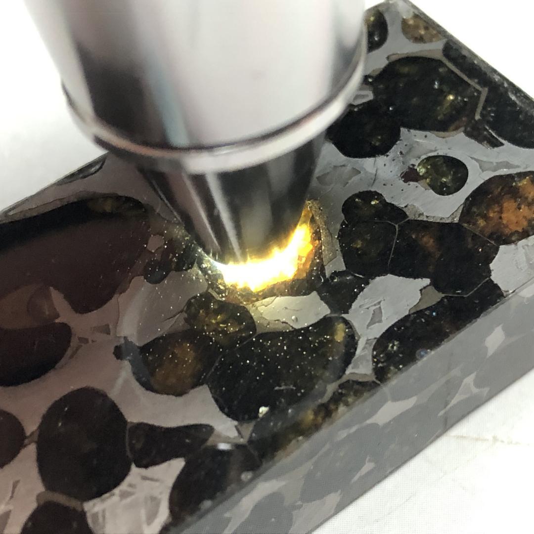 パラサイト隕石 隕石　石鉄隕石　セリコ隕石 美品　重さ約72ｇ　台付