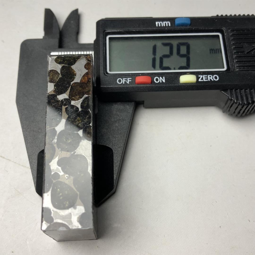 パラサイト隕石 隕石　石鉄隕石　セリコ隕石 美品　重さ約72ｇ　台付