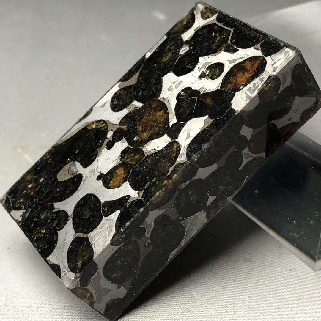 パラサイト隕石 隕石　石鉄隕石　セリコ隕石 美品　重さ約72ｇ　台付