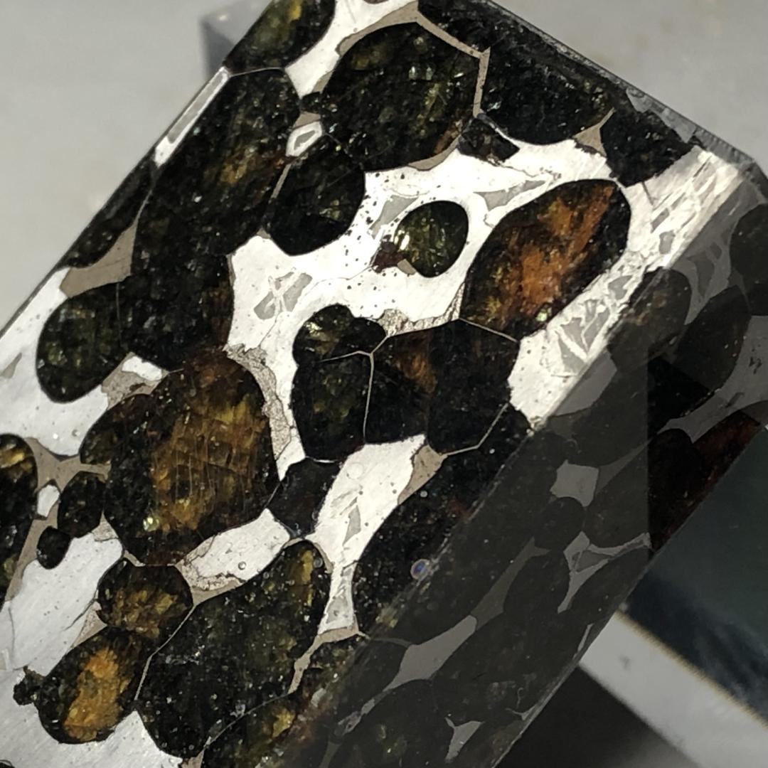 パラサイト隕石 隕石　石鉄隕石　セリコ隕石 美品　重さ約72ｇ　台付