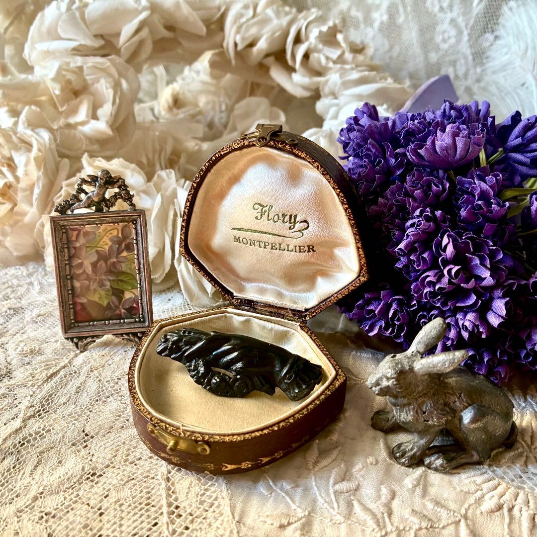 ボーカナイト　ローズ&ハンドモチーフブローチ　手とバラ薔薇　フランスアンティーク