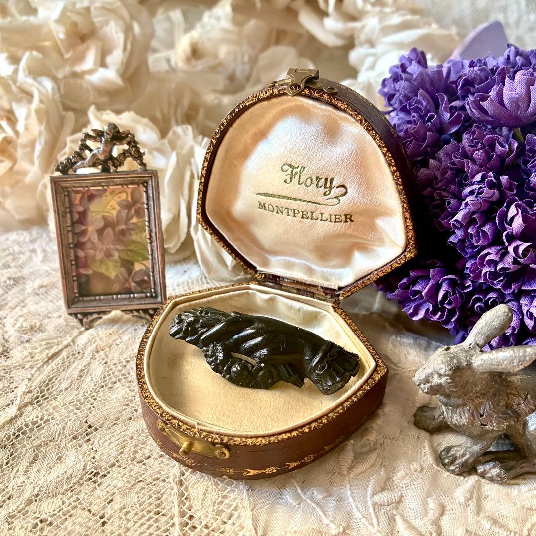 ボーカナイト　ローズ&ハンドモチーフブローチ　手とバラ薔薇　フランスアンティーク