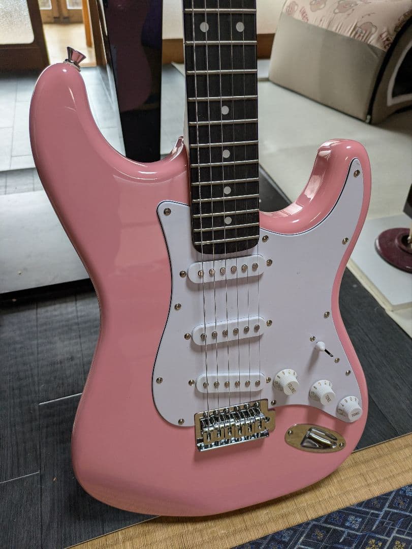 エレキギター　ピンク　セルダー　ストラトキャスタータイプ