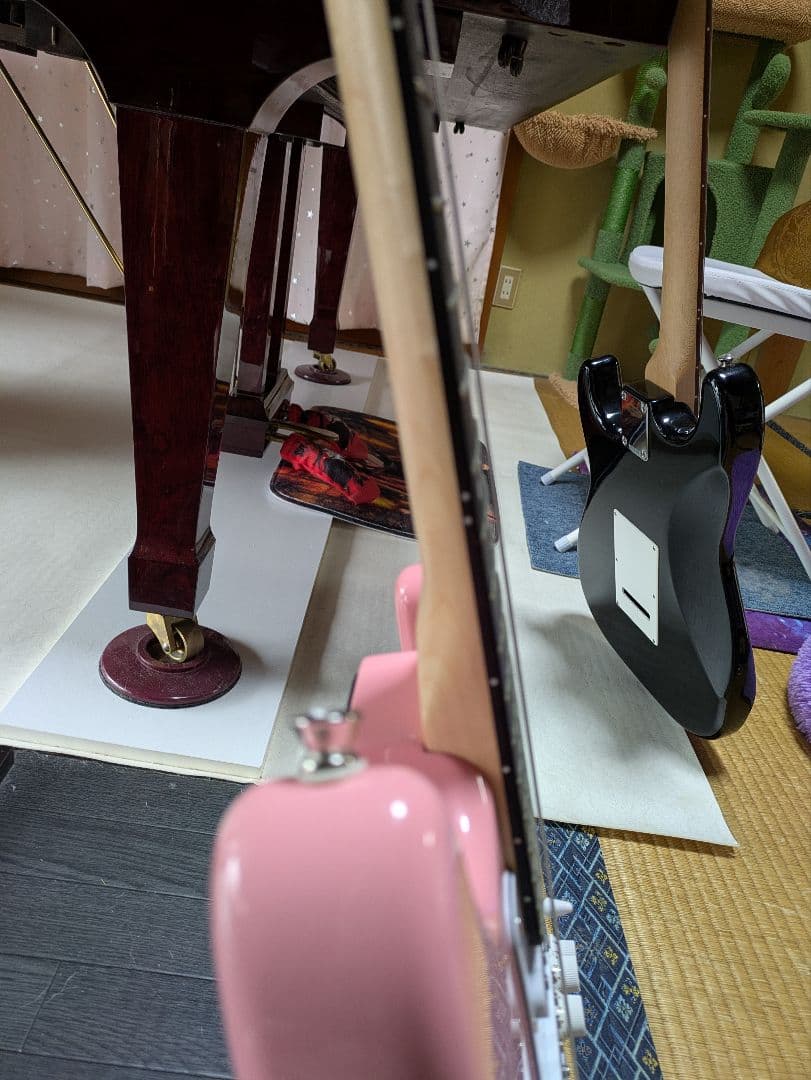 エレキギター　ピンク　セルダー　ストラトキャスタータイプ