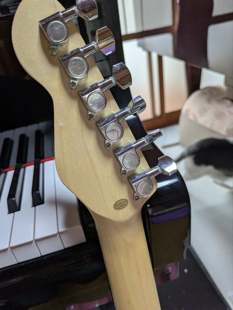 エレキギター　ピンク　セルダー　ストラトキャスタータイプ