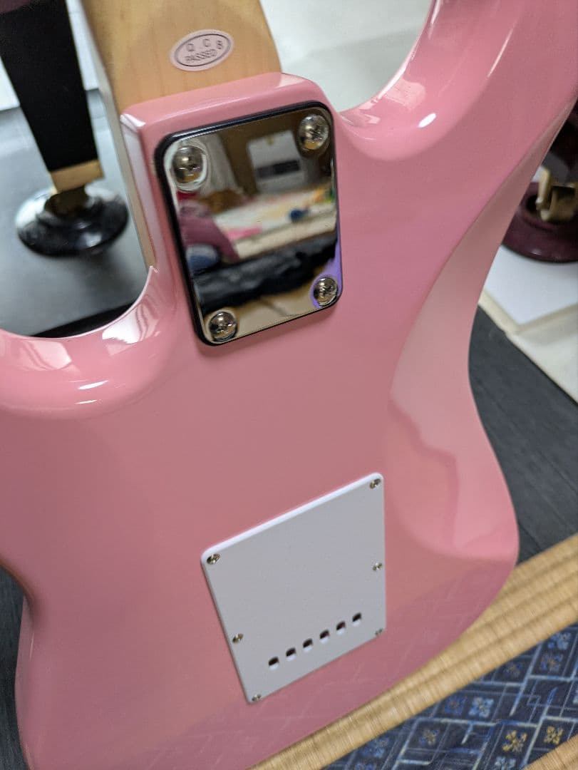 エレキギター　ピンク　セルダー　ストラトキャスタータイプ
