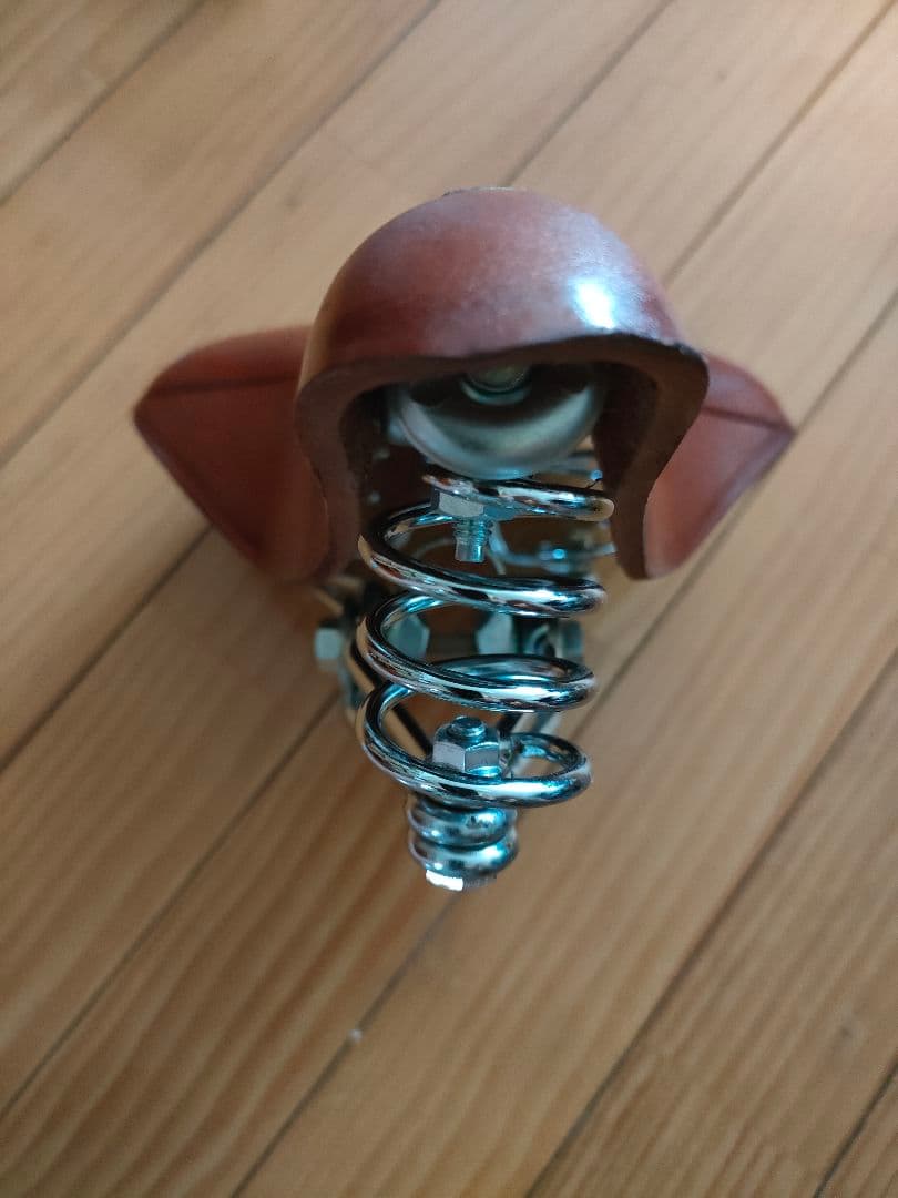 ブラウンレザーサドル スプリング付き