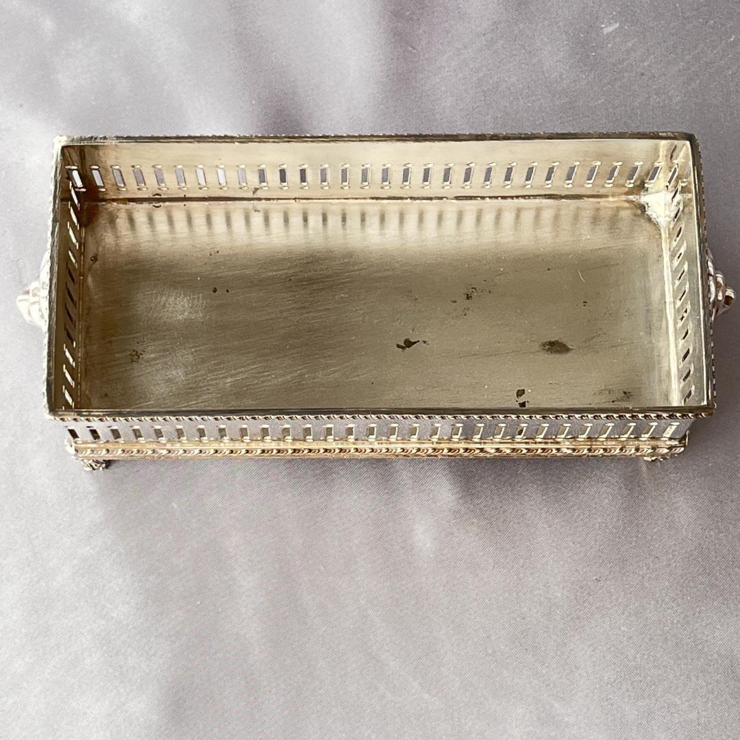 【E H Parkin】ライオンのマカロンスタンド / ビスケットスタンド