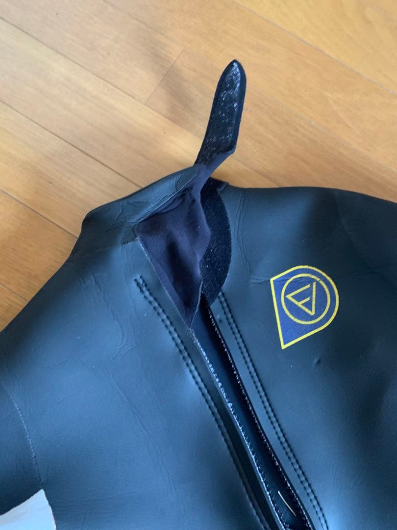 DOVE 5✖️3 セミドライ　ウェットスーツ　カスタムメイド170cm 60kg