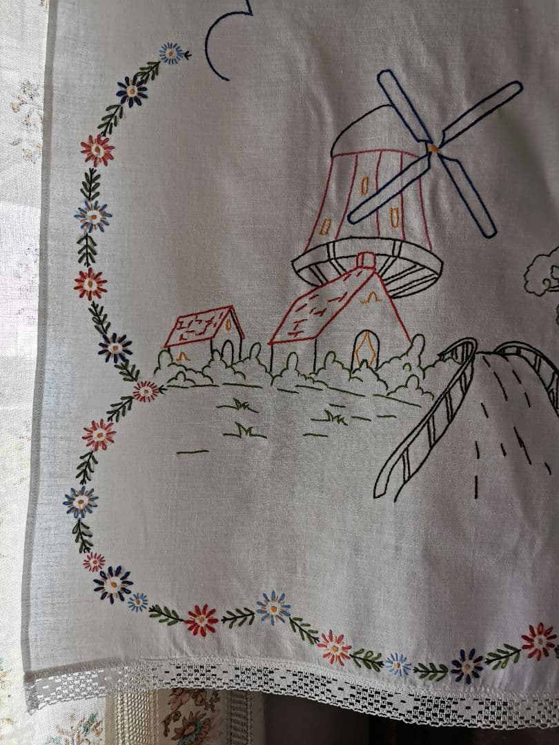 アンティーク 風車と橋と木と花刺繍クロス 家鴨の親子刺繍リボン付 カーテンパネル