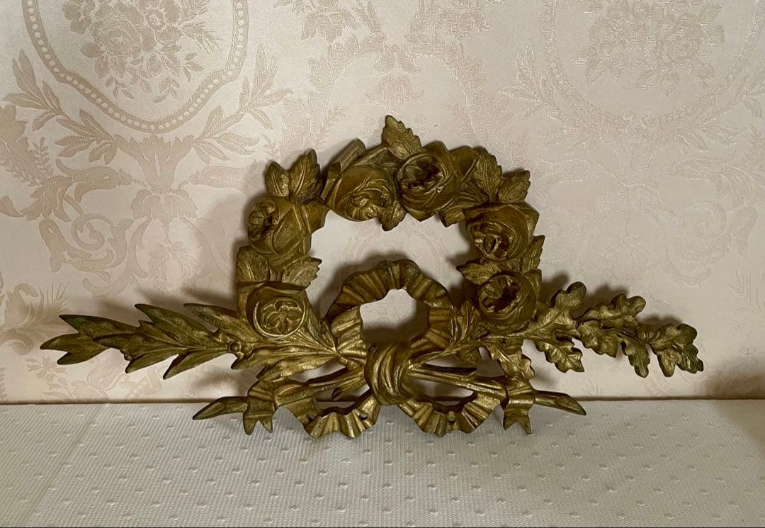 フランスアンティーク　リボンとローズリースのオルモル装飾品　真鍮　ブロンズ