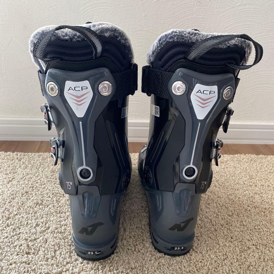 ほぼ新品　ノルディカ　スポーツマシーン　フレックス75 レディース　23.5