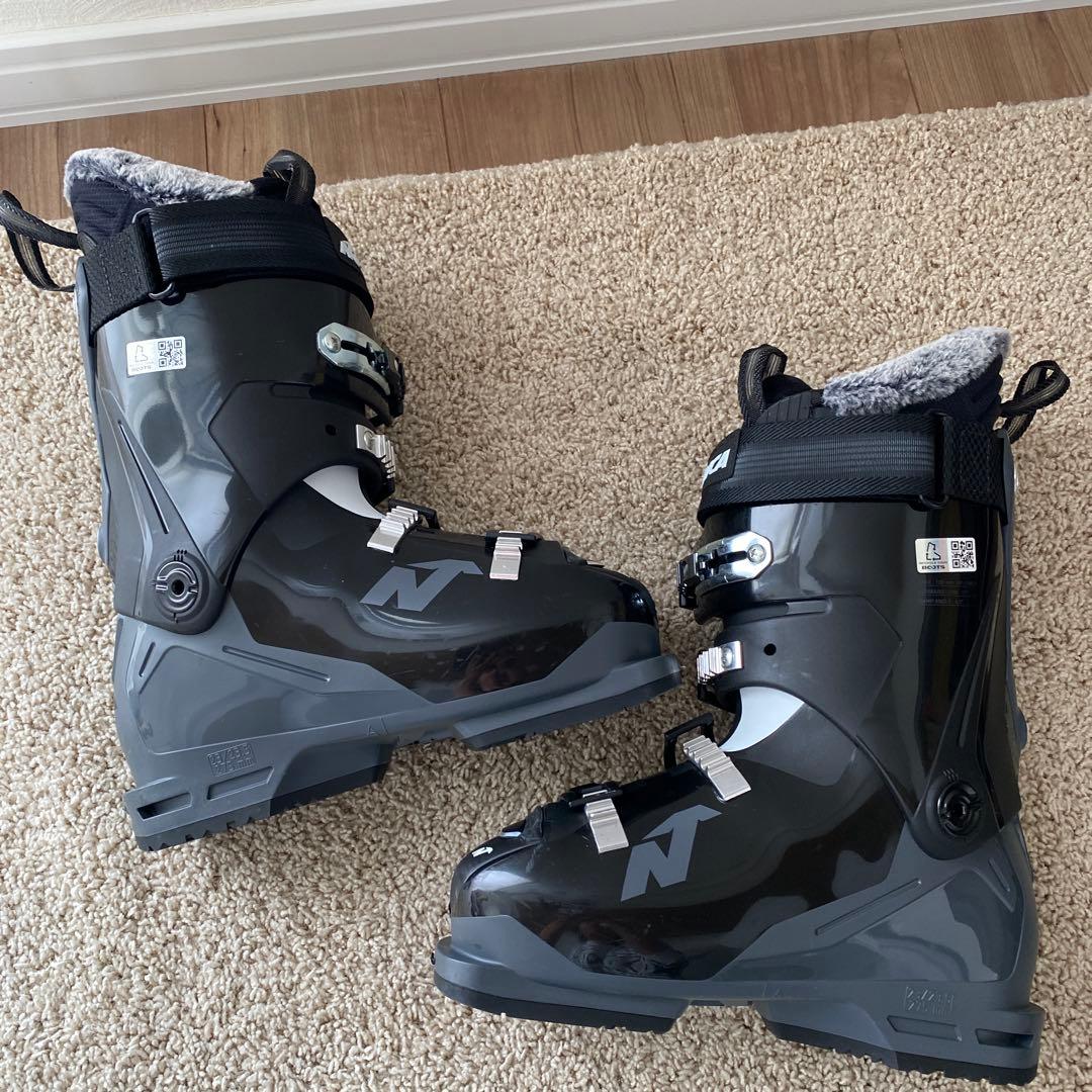 ほぼ新品　ノルディカ　スポーツマシーン　フレックス75 レディース　23.5