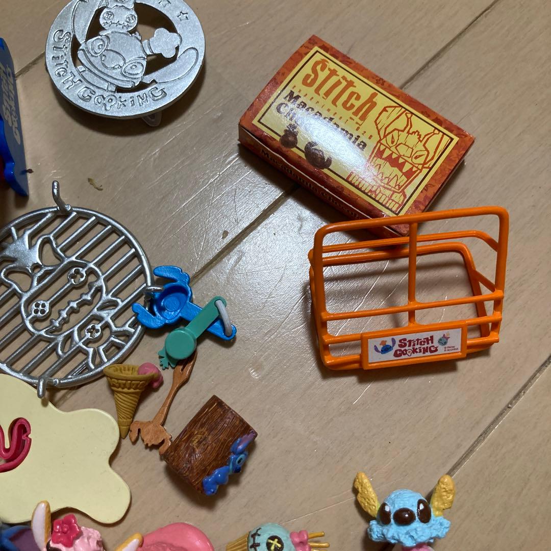 ディズニー　ミニチュア　スティッチ　リーメント　食玩