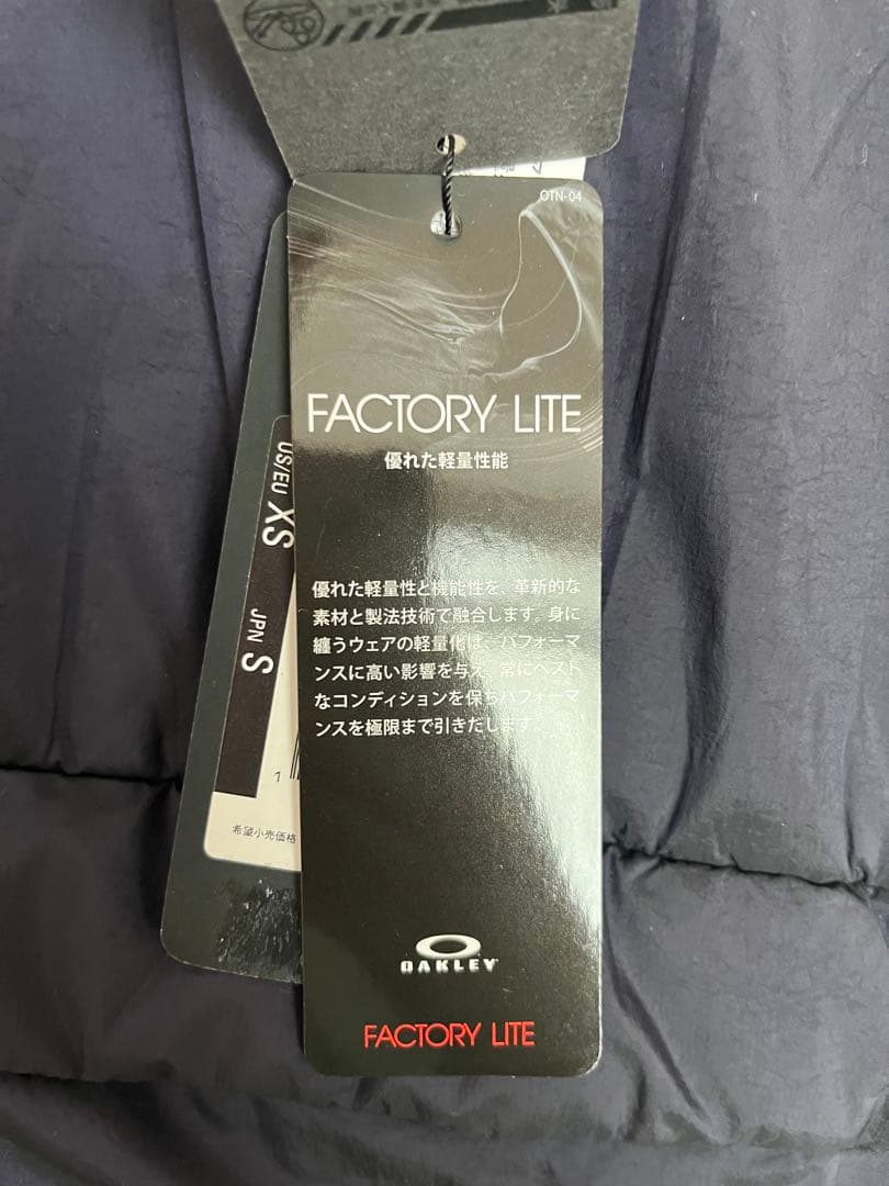 新品　S ゴルフ　オークリー 中綿ベスト グレー　撥水 軽量 保温