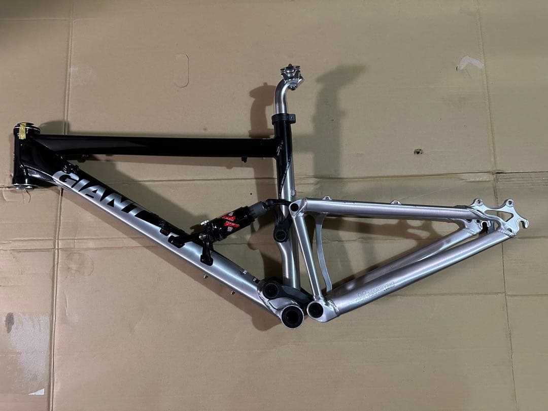 GIANT ANTEM2 フルサス 26インチフレーム　　　ROCK SHOX付