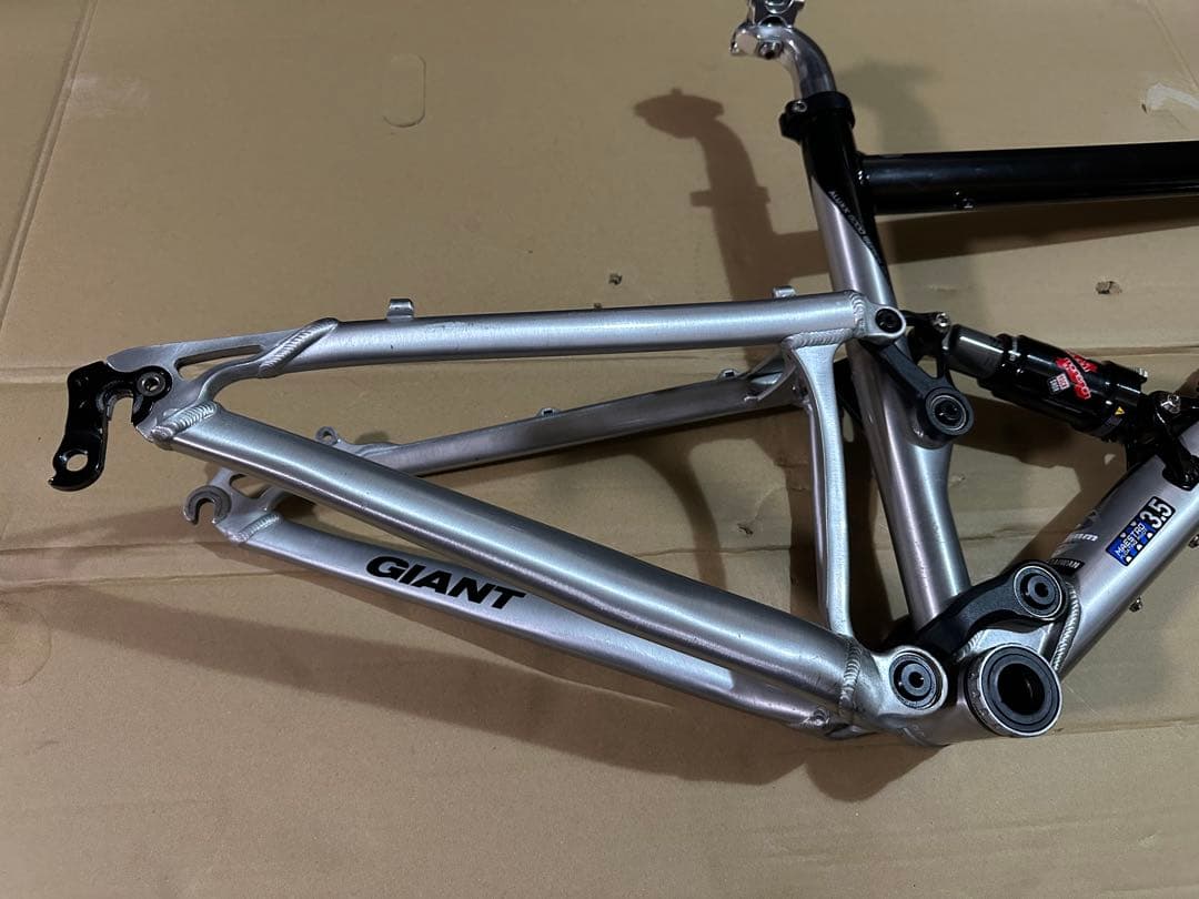 GIANT ANTEM2 フルサス 26インチフレーム　　　ROCK SHOX付