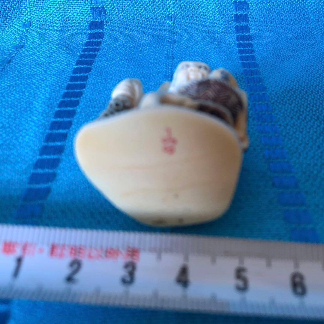 マンモス　牙彫り　根付　置物