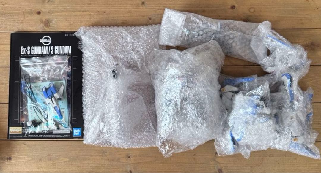 【ジャンク品】　MG 1/100 Ex-Sガンダム/Sガンダム　組立済み