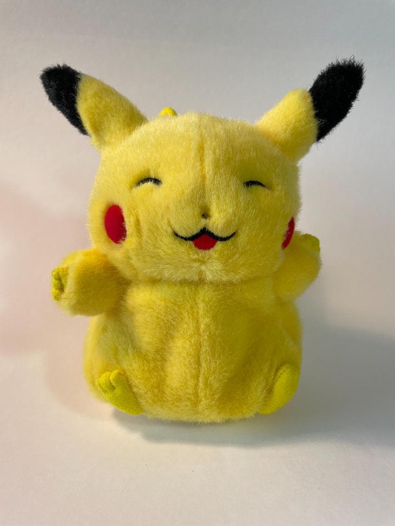 ★tomy にっこり 動くピカチュウ ぬいぐるみ★