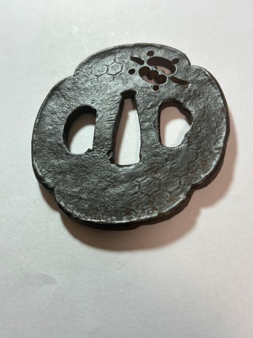 鐔鍔つば　信家　在銘　可愛い　亀透かし　カメ　鉄地　江戸時代