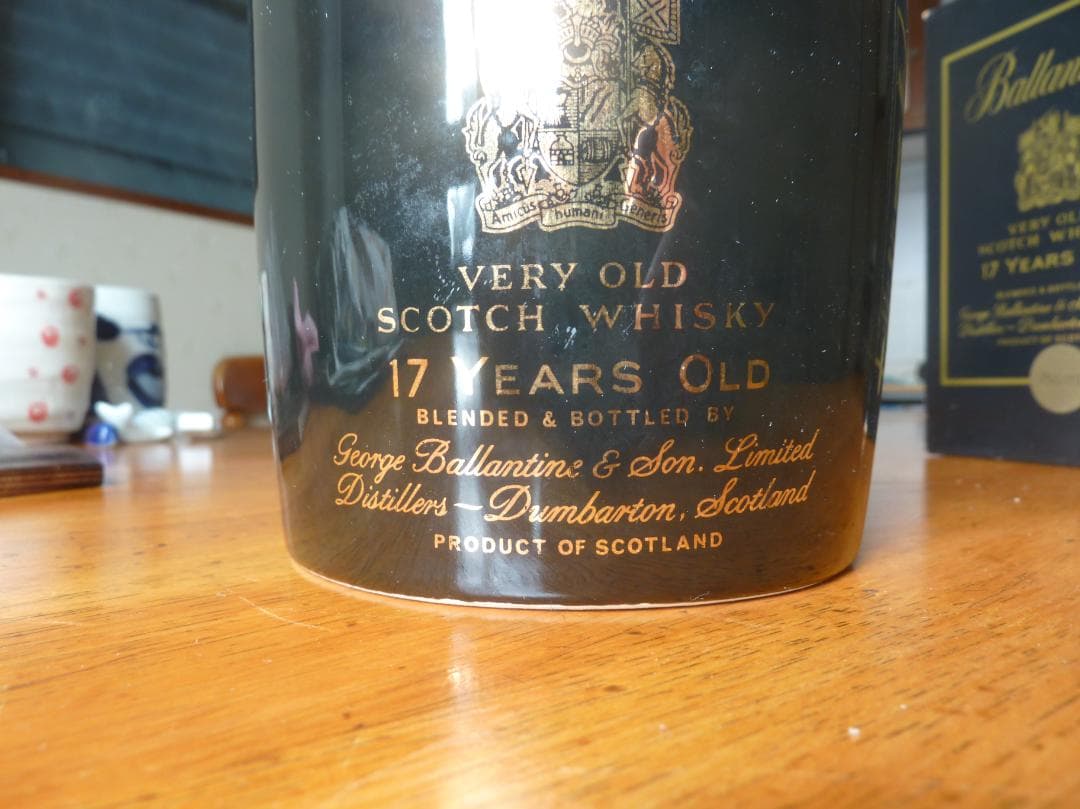 バ ランタイン 17年 オールド　陶器ボトル 750ｍｌ