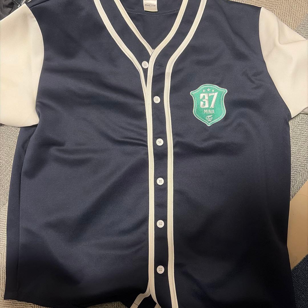 37 MINA ロゴ入り Tシャツ ネイビー