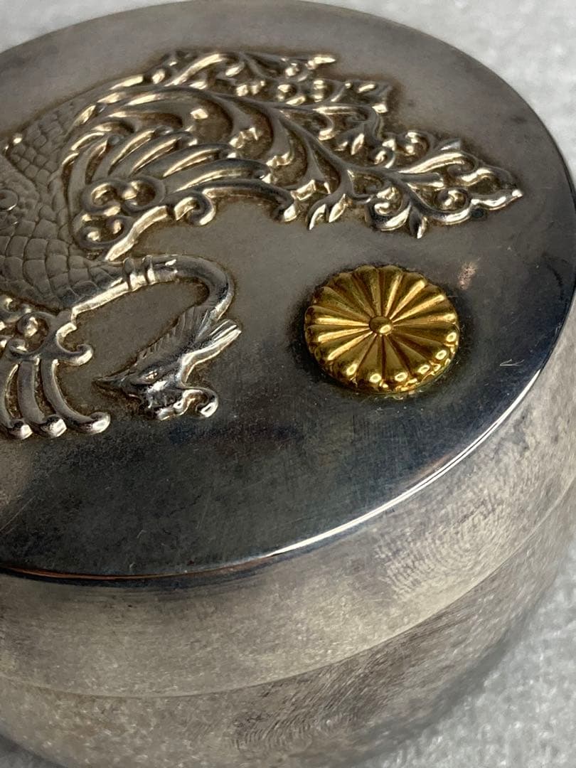 ②希少 天皇家下賜品 銀製 棗形 金象嵌 菊花紋章 鳳凰盛上文 ボンボニエール