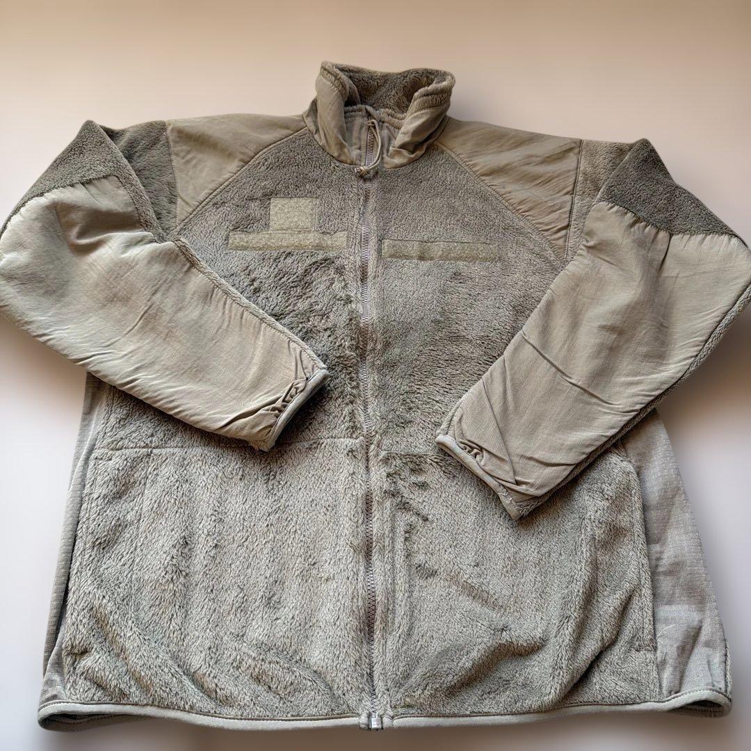 コヨーテカラー フリース ジップアップ　米軍放出品