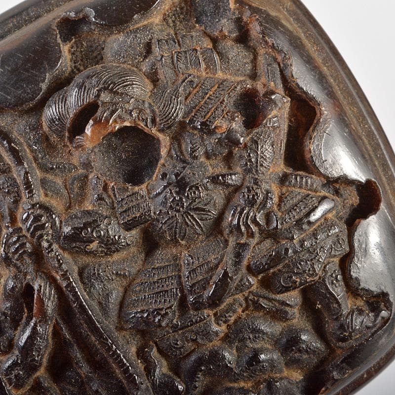 時代提げ物　獣角彫刻　人物船文　根付　V　R6426