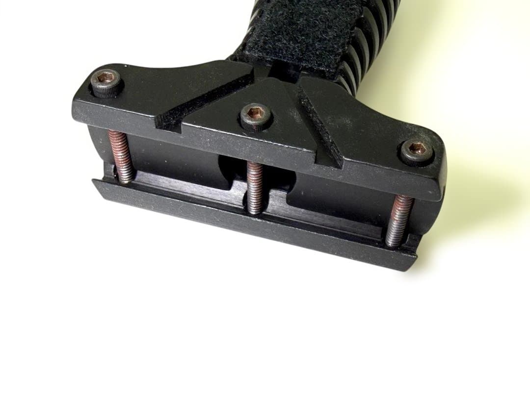 実物 CQD フォアグリップ 中古品