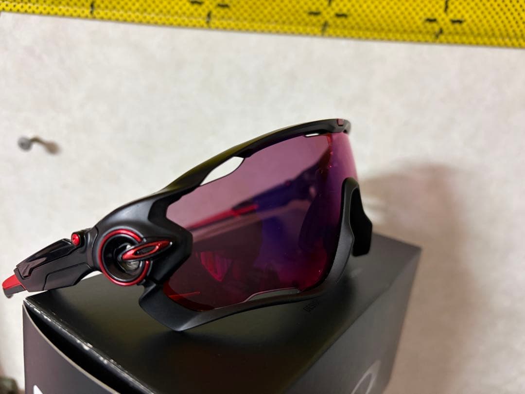 オークリー ジョウブレイカー OAKLEY JAWBREAKER 黒フレーム/赤
