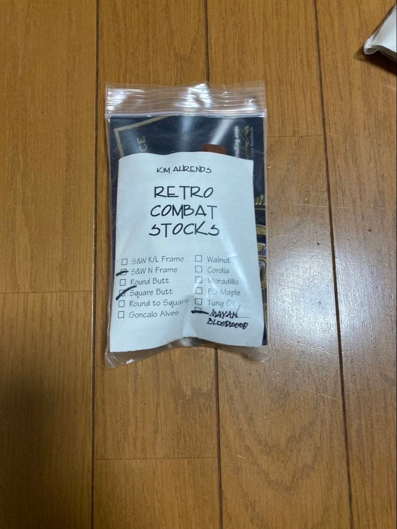 モデルガン　ガスガン　グリップ