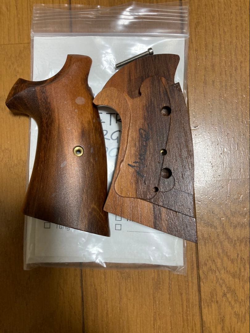 モデルガン　ガスガン　グリップ