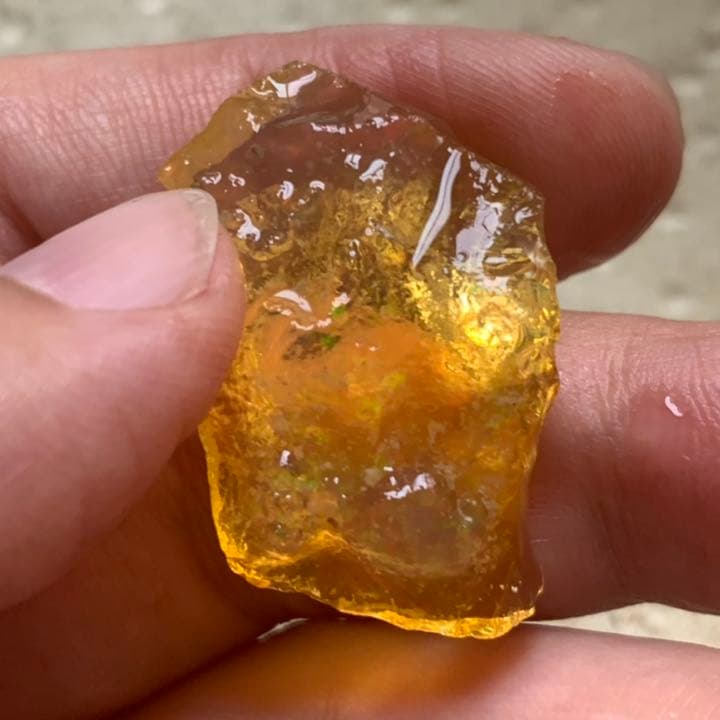 27ctソリッドイエローオパール！遊色キラキラ ！鉱物標本