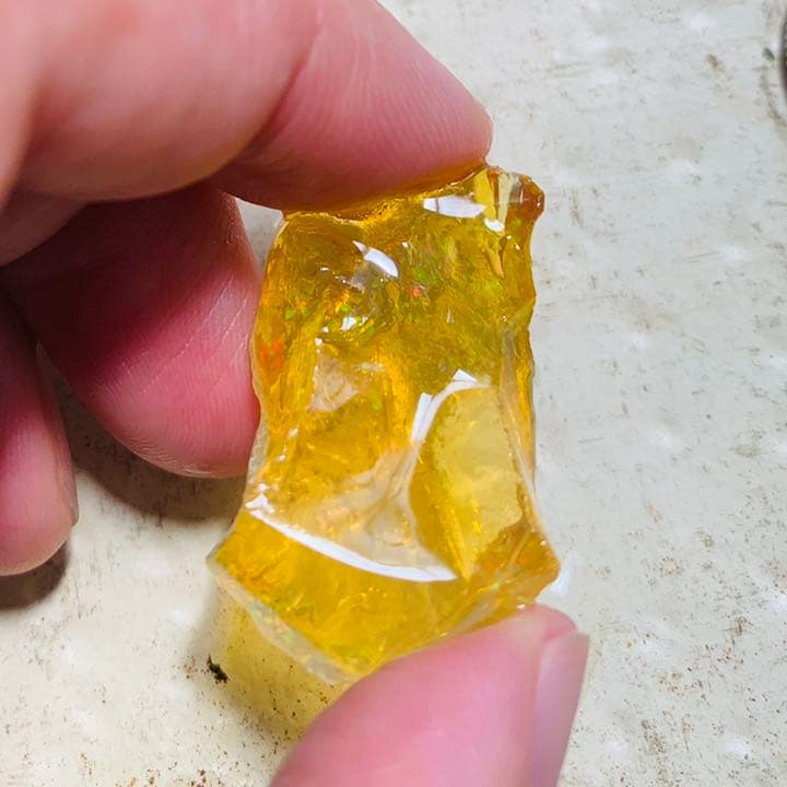 27ctソリッドイエローオパール！遊色キラキラ ！鉱物標本