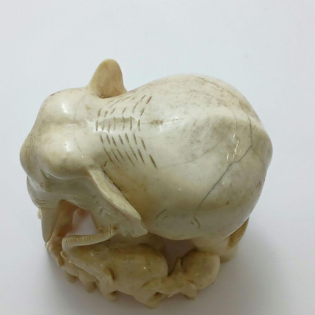 Y2555 高級彫刻 象モチーフ 置物 オブジェ 重量318.2g