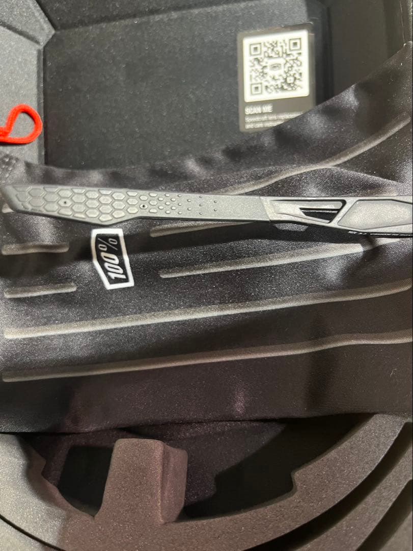 100% サングラス ハードケース付き