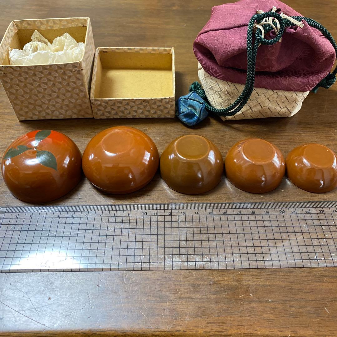 漆器のぐい呑みと伝統人形のセット