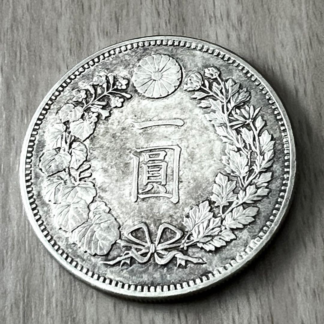 極美品　新1円銀貨(大型) 明治17年 日本貨幣商協同組合鑑定付
