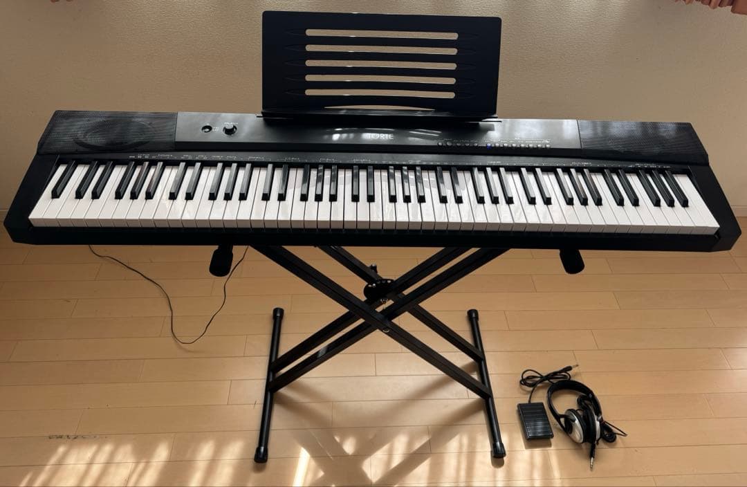 TORTE 電子ピアノ 譜面台・ヘッドフォン付き