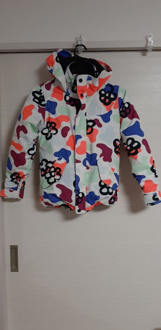 美品　キッズ　BURTON スノーウェア S 花柄 撥水 防寒